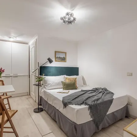 Guesthost - Basic - 350 M Far From Fontana Di Trevi * روما