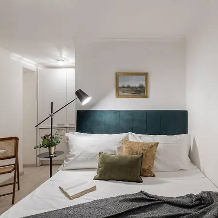 Guesthost - Basic - 350 M Far From Fontana Di Trevi شقة روما