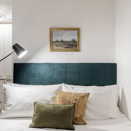 Διαμέρισμα Basic - 350 M Far From Fontana Di Trevi