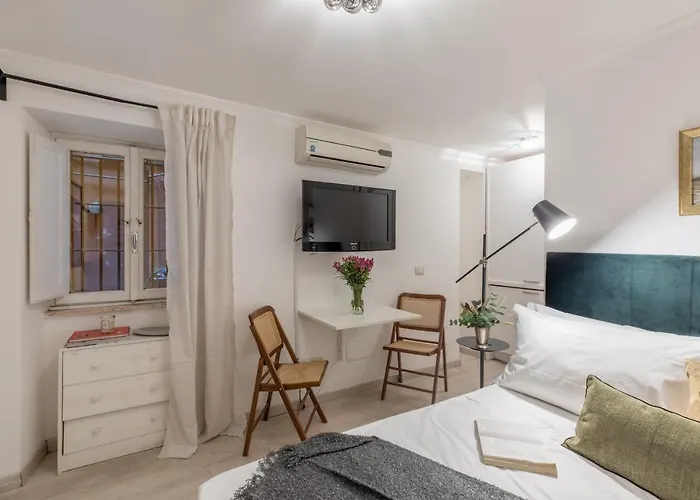 Daire Guesthost - Basic - 350 M Far From Fontana Di Trevi Roma