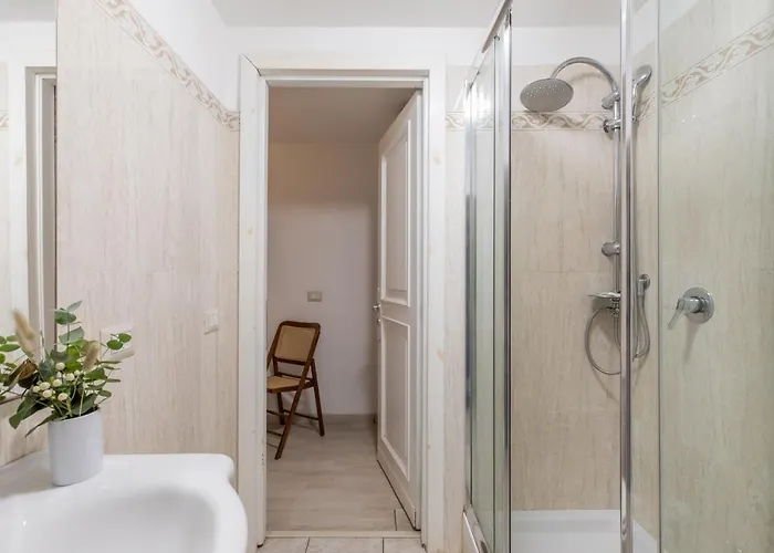 Guesthost - Basic - 350 M Far From Fontana Di Trevi Daire Roma