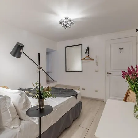 Apartment Guesthost - Basic - 350 M Far From Fontana Di Trevi Rome