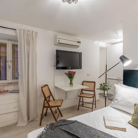 Apartment Guesthost - Basic - 350 M Far From Fontana Di Trevi Rome